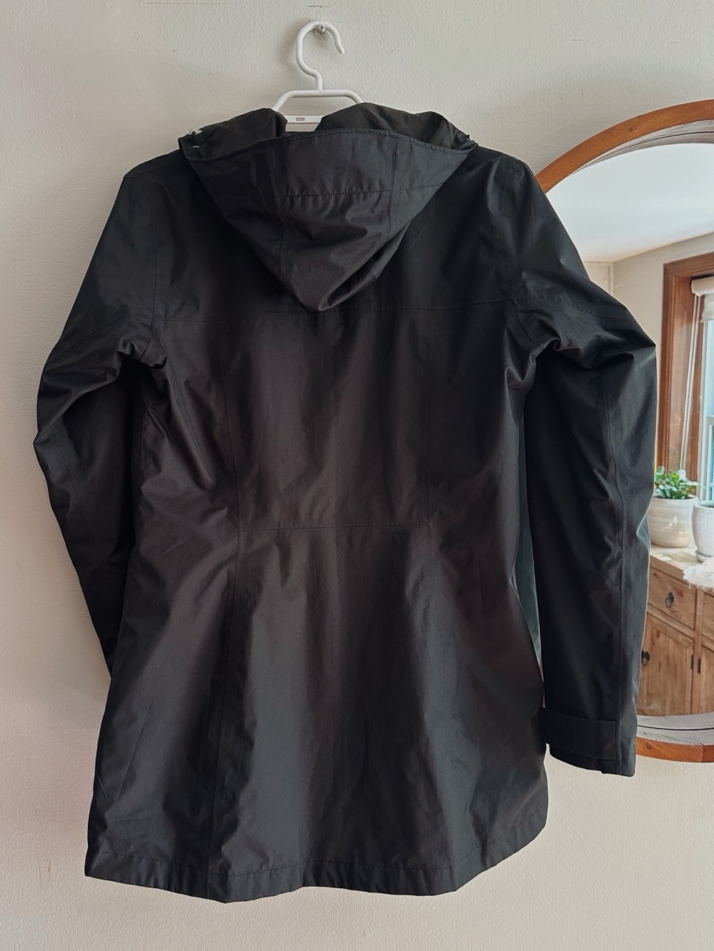 Columbia rain jacket - Picture 2 of 8